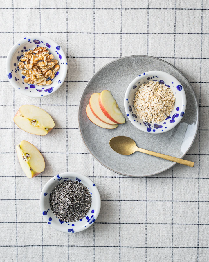 Yoghurt, pear & oat bowl